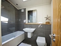 Granary Lodge bathroom