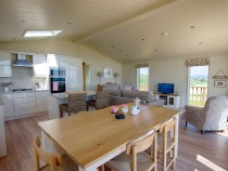 Barley Lodge living/dining area